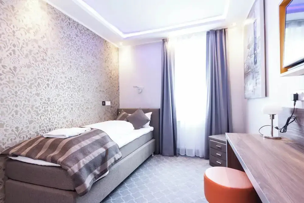 Stay-Inn Boardinghouse