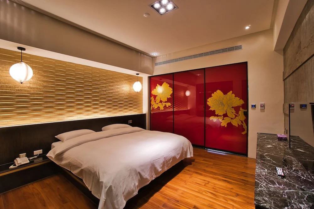 Taihe sun and the moon hostel