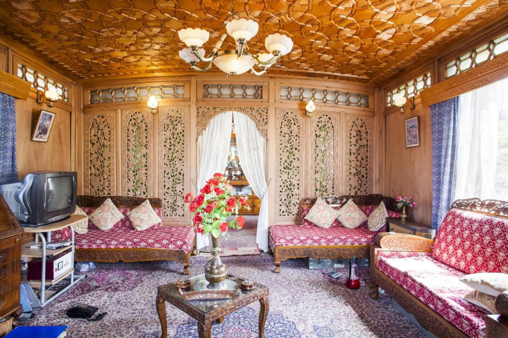 The Shelter Group of Houseboats & Tour organiser city Center Lal Chowk