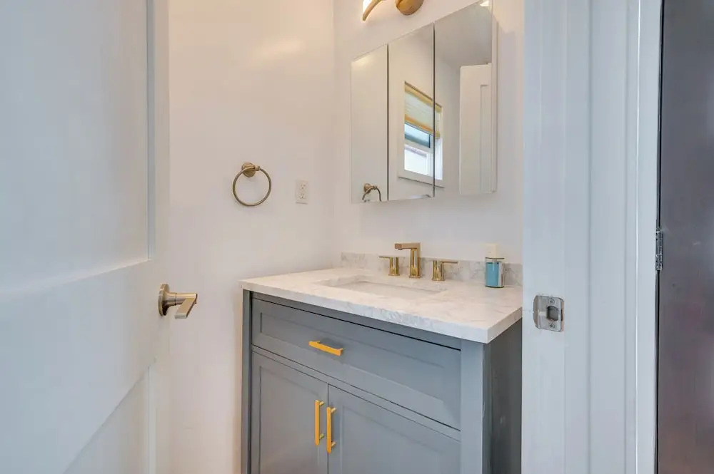 Work, Play & Unwind! Sleek LA Apartment w/ Yard