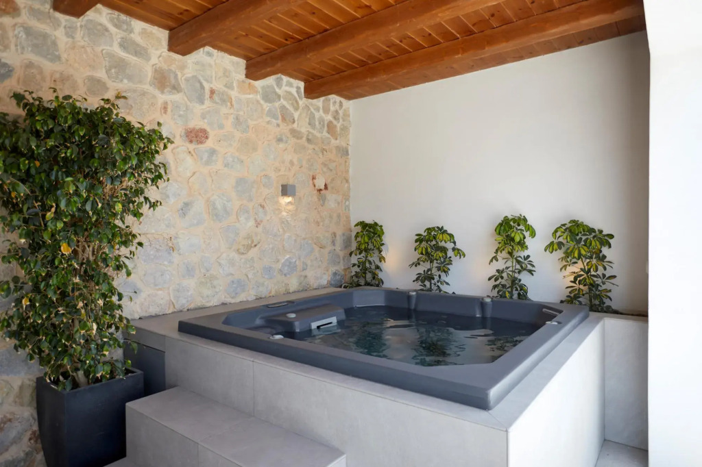 Kamini White I Villa