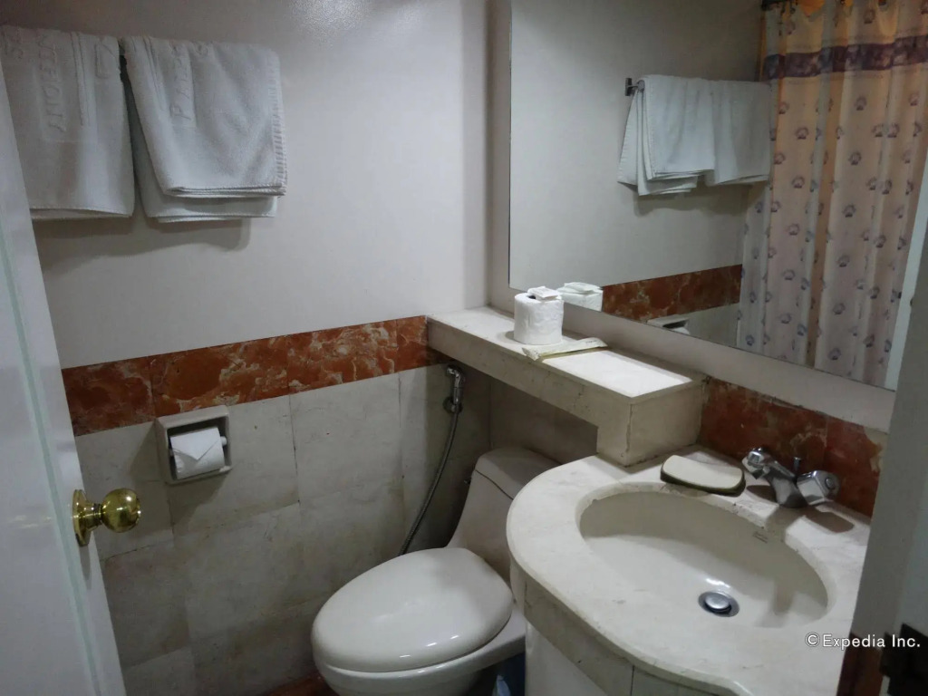 Ralph Anthony Suites Hotel