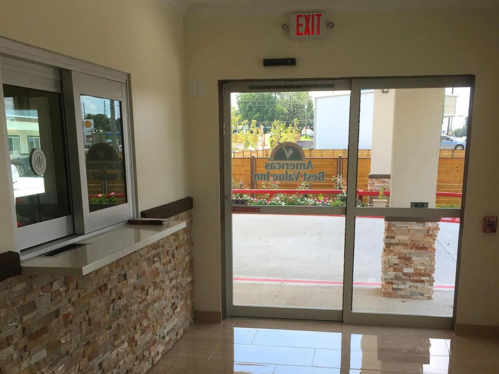 Crystal Inn & Suites IAH Humble