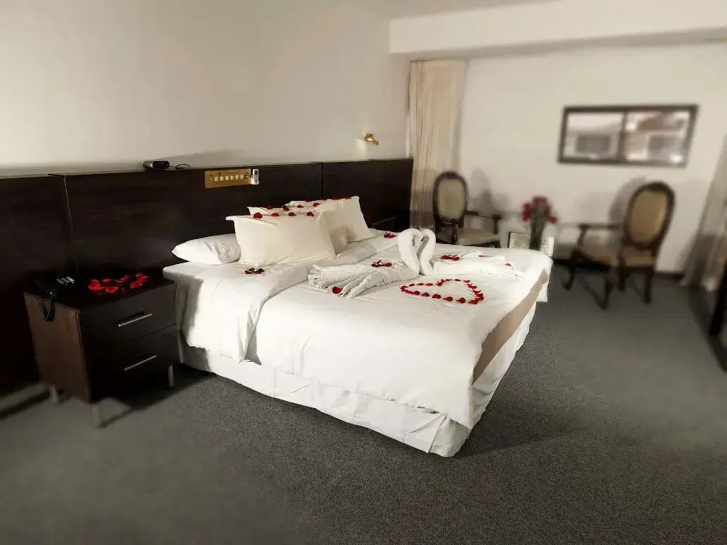 AVANTI HOTEL & CONVENTION CENTER