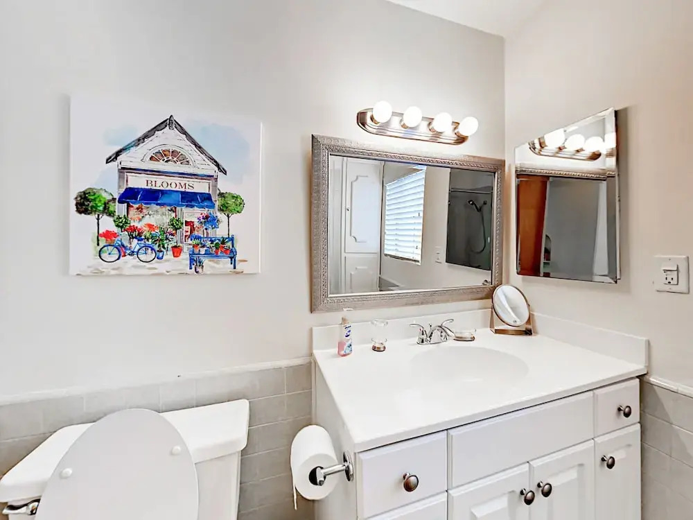 Little Italy Bungalow 3 Bedrooms 1.5 Bathroom Home
