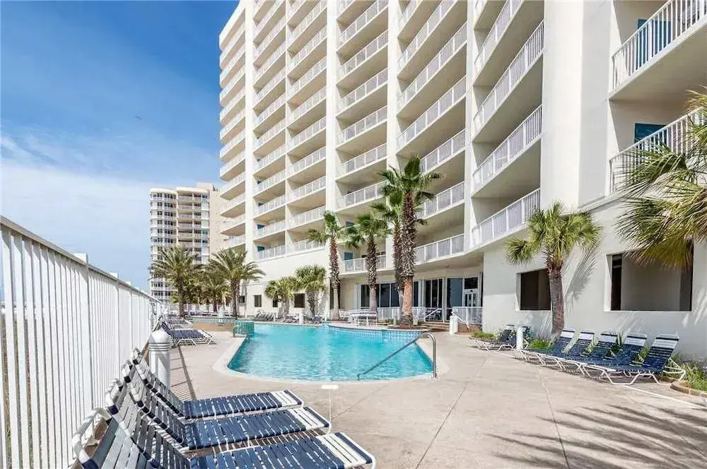 Admiral's Quarters 702 - 3 Br condo by RedAwning