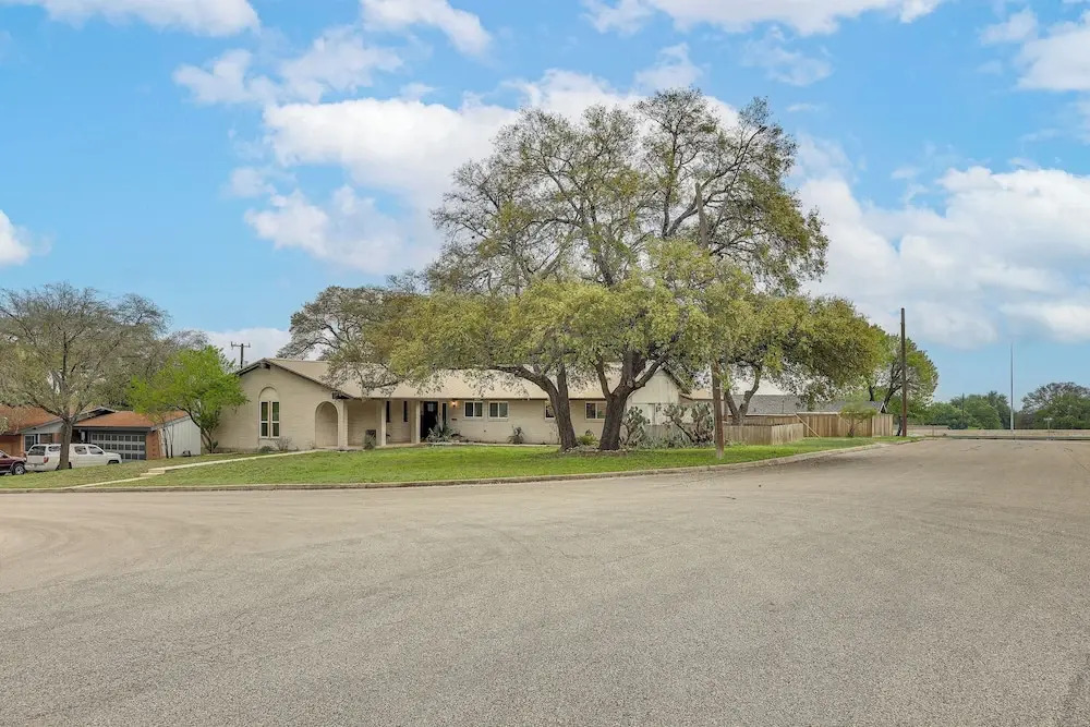 Charming San Antonio Abode ~ 10 Mi to River Walk!