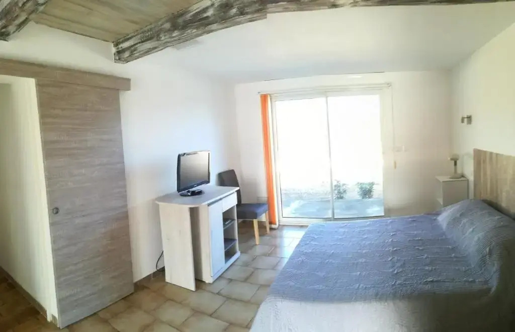 Villa de plein pied 120m2, climatisée, 3 chambres, piscine privée, la campagne aux portes de NARBONNE