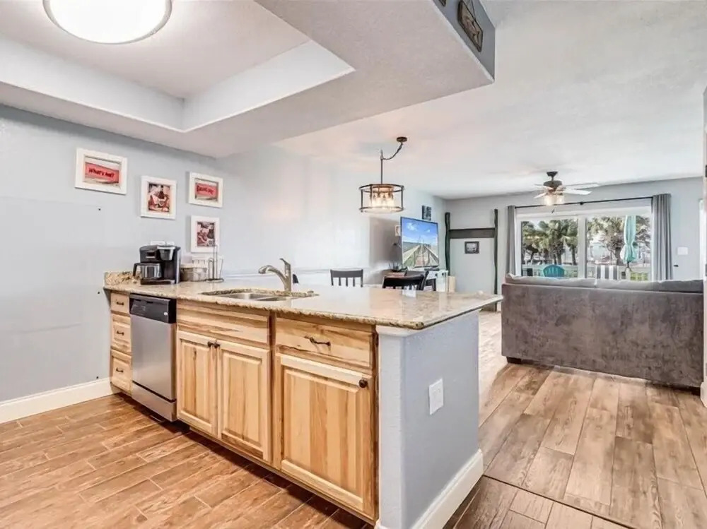 Sunset Breeze 3 Bedroom Condo by RedAwning