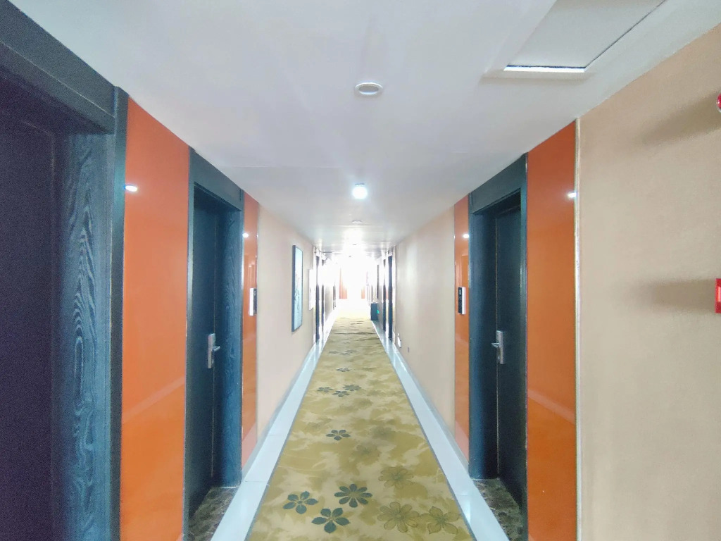 Shankee Hotel (Zhoukou Chuanhui District Red Star Macalline)