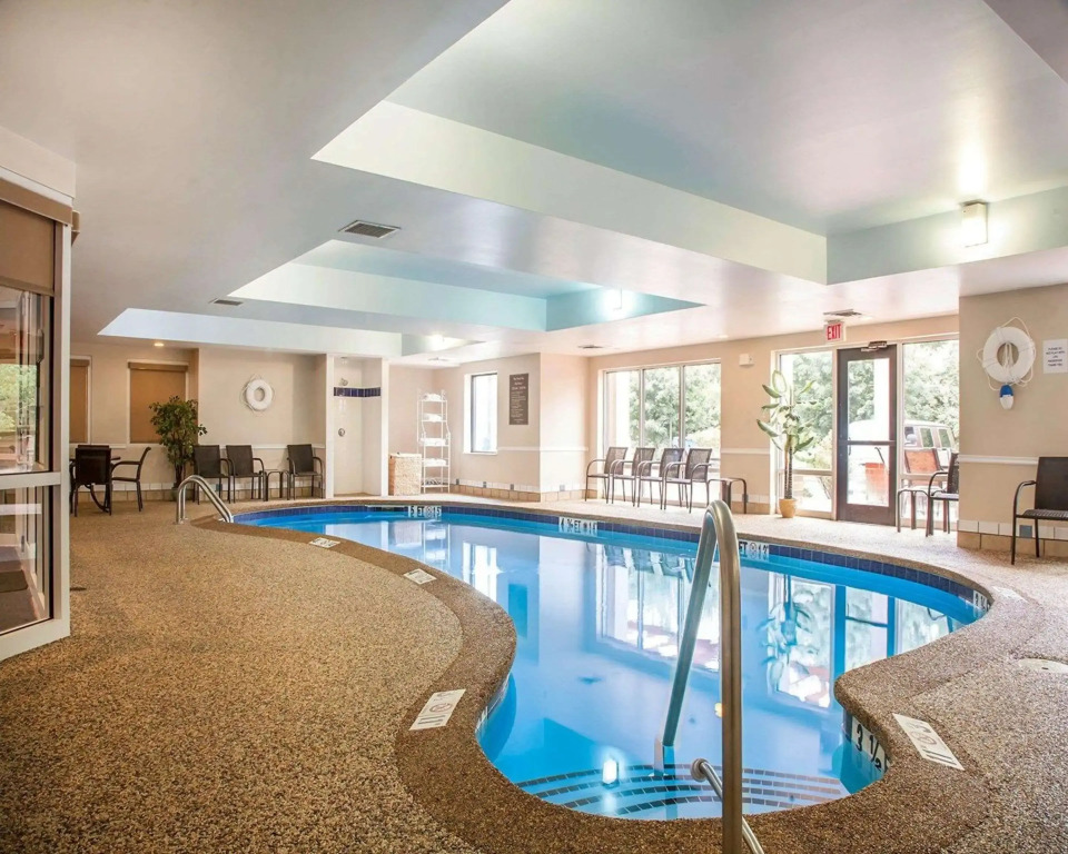 Comfort Suites West Warwick - Providence