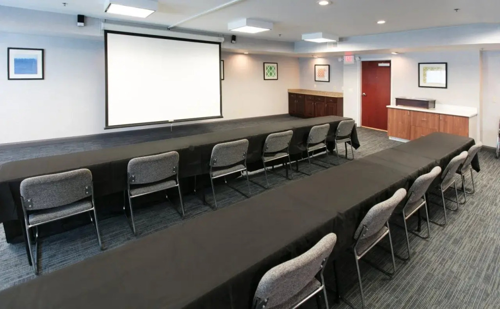 Holiday Inn Express Hotel & Suites Cincinnati Southeast Newport by IHG