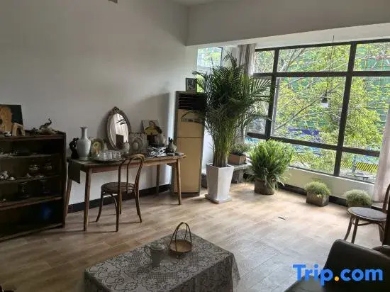 Lily Grocery Homestay (Taoxichuan Creative Plaza)