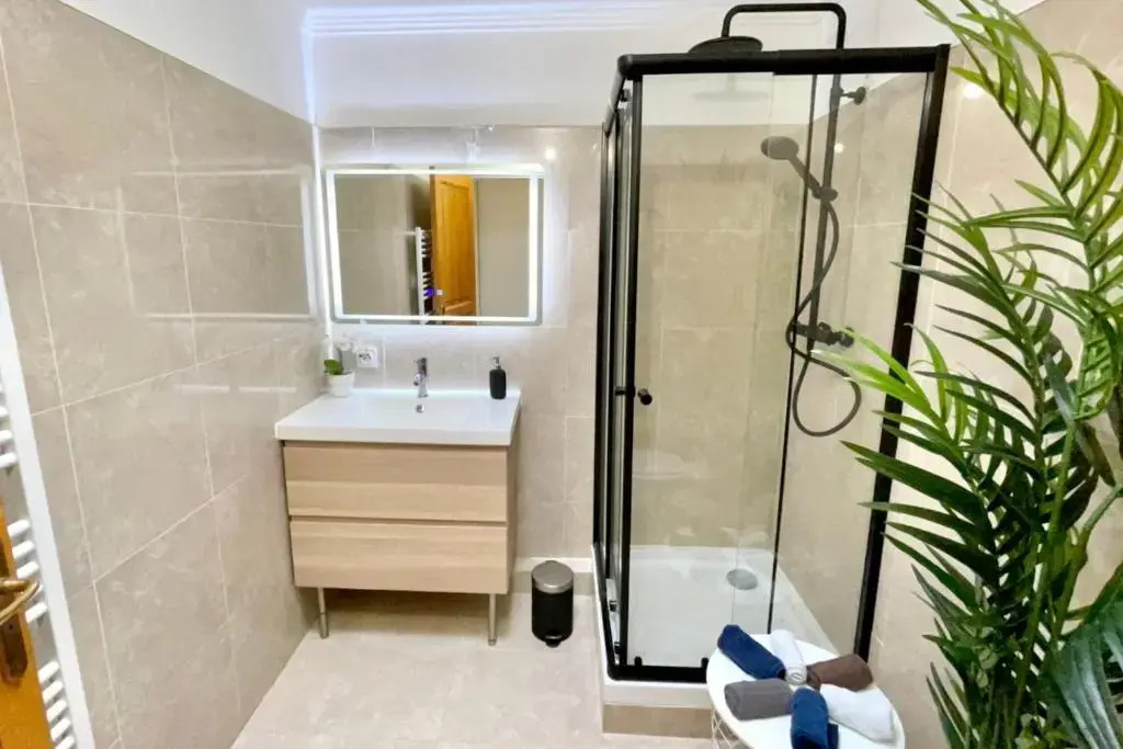 Splendid 92 M With Wifi Balcony And Sea View