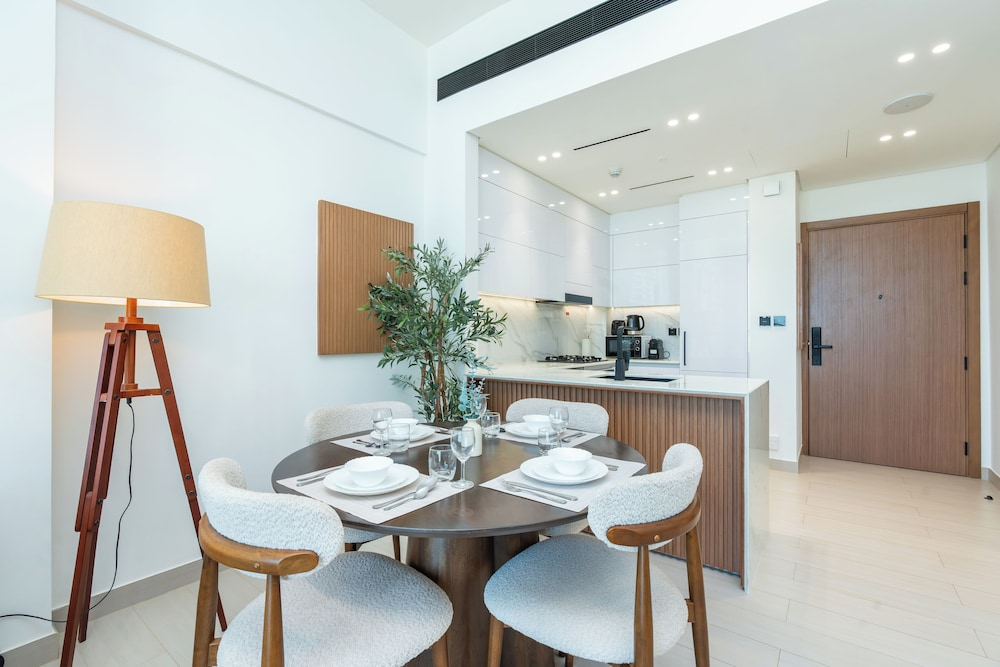 PVH - City View 1BR - Binghatti House