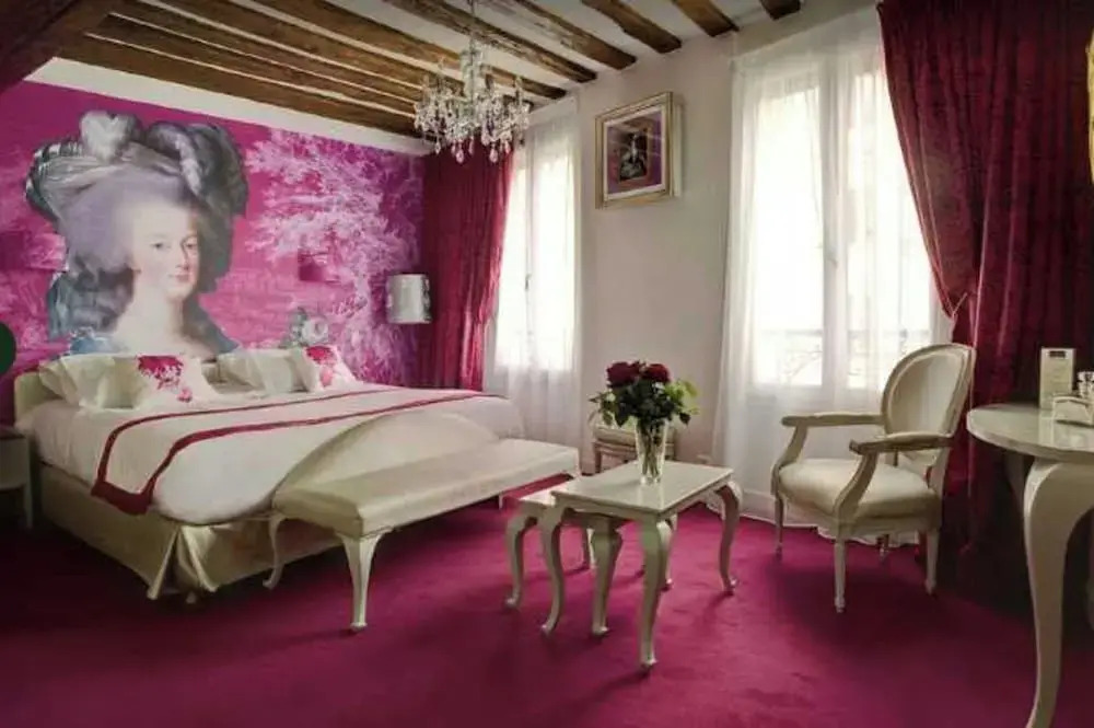 Confidential Room 1, a Stones Throw From the Louvre