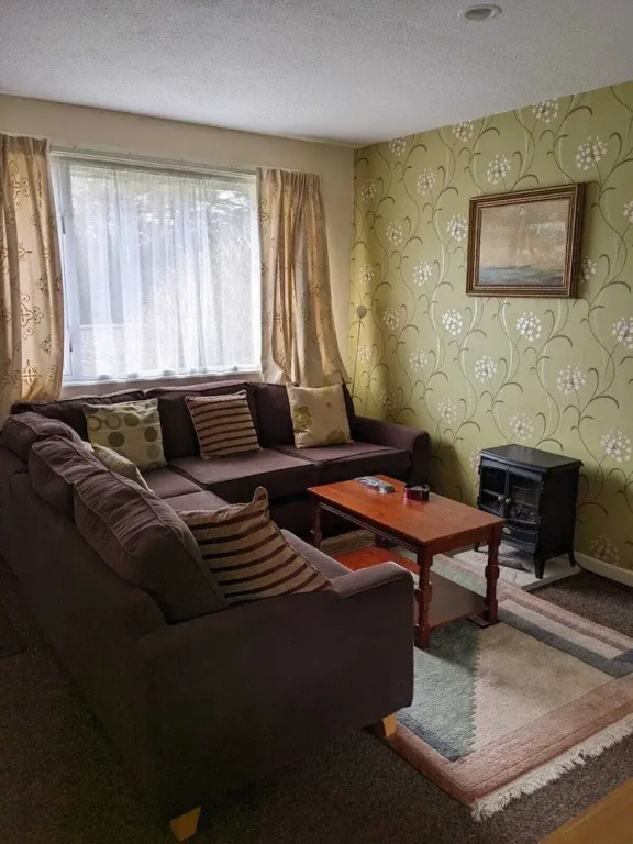 Cosy Cornish Chalet Near Coast