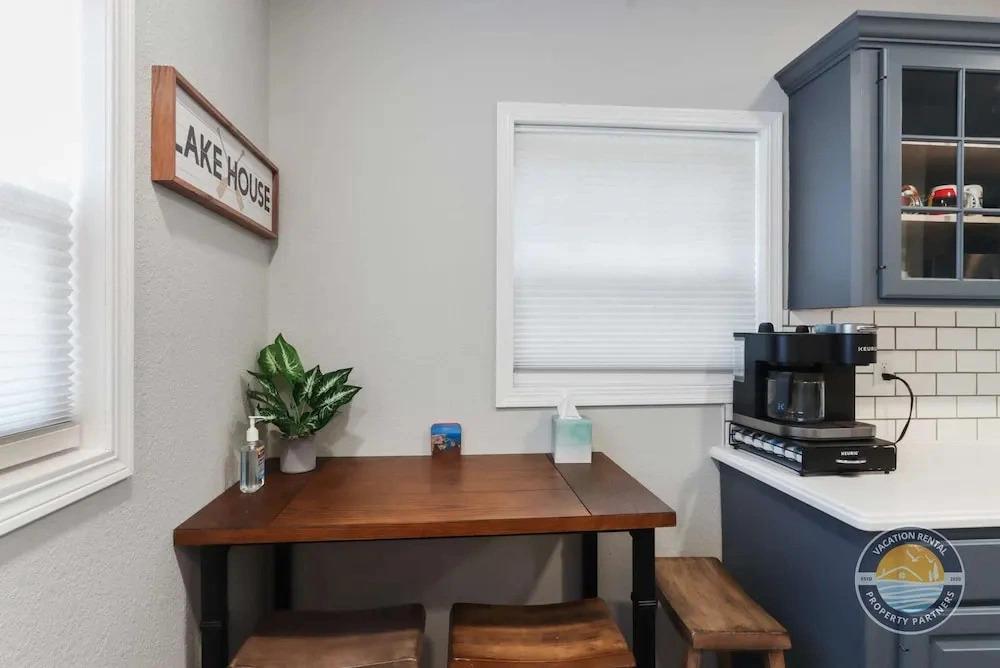 Charming, Pet-friendly Lake Retreat