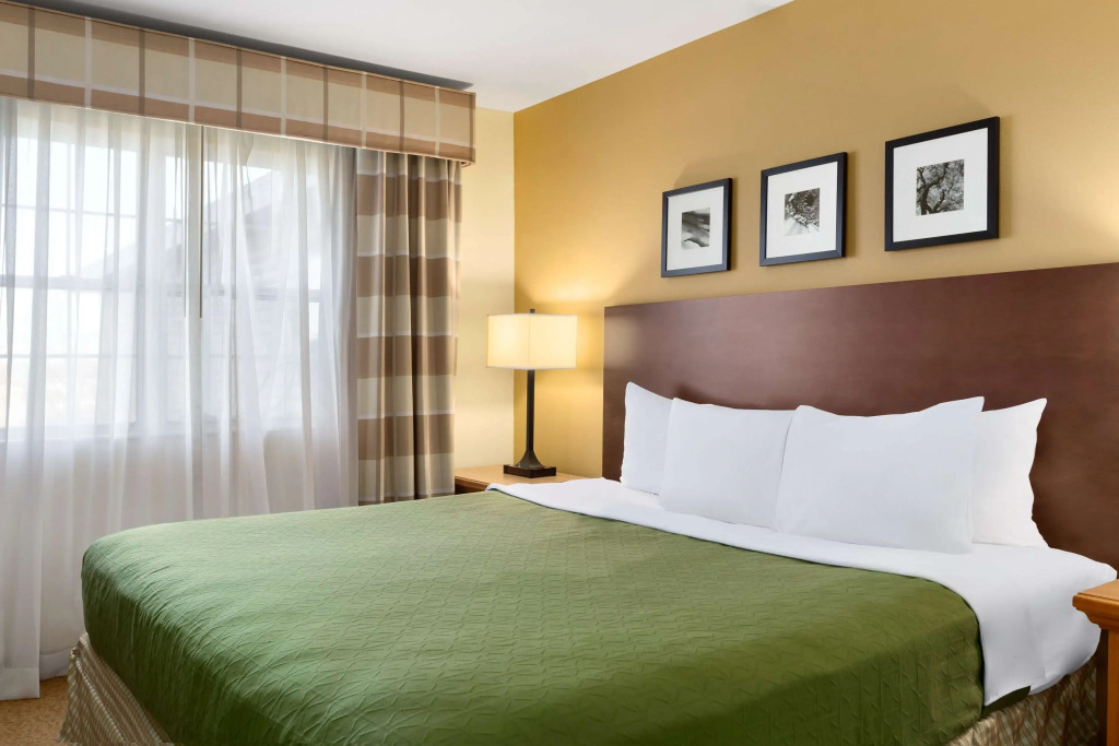 Country Inn & Suites Rochester South