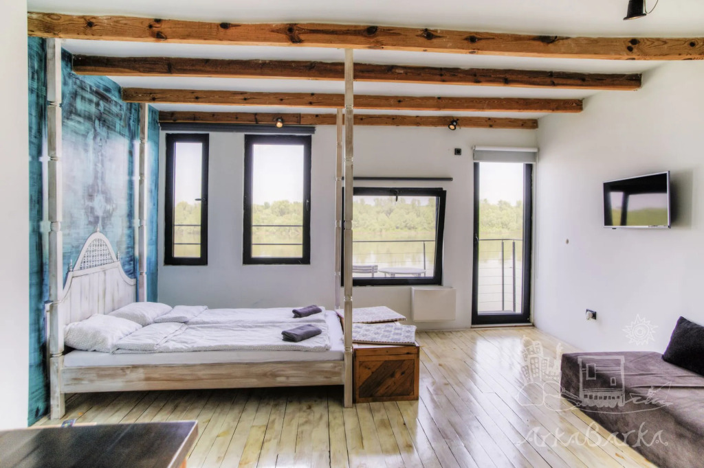 ArkaBarka Floating Hostel