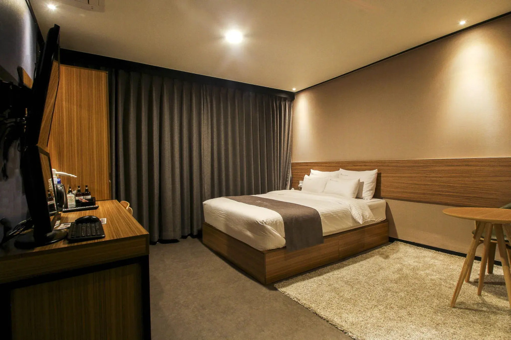 Hotel the May