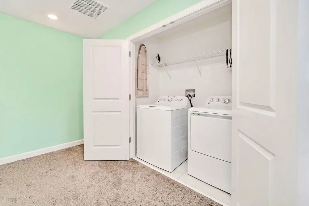 9BR Family Home With Pool Hot tub and BBQ
