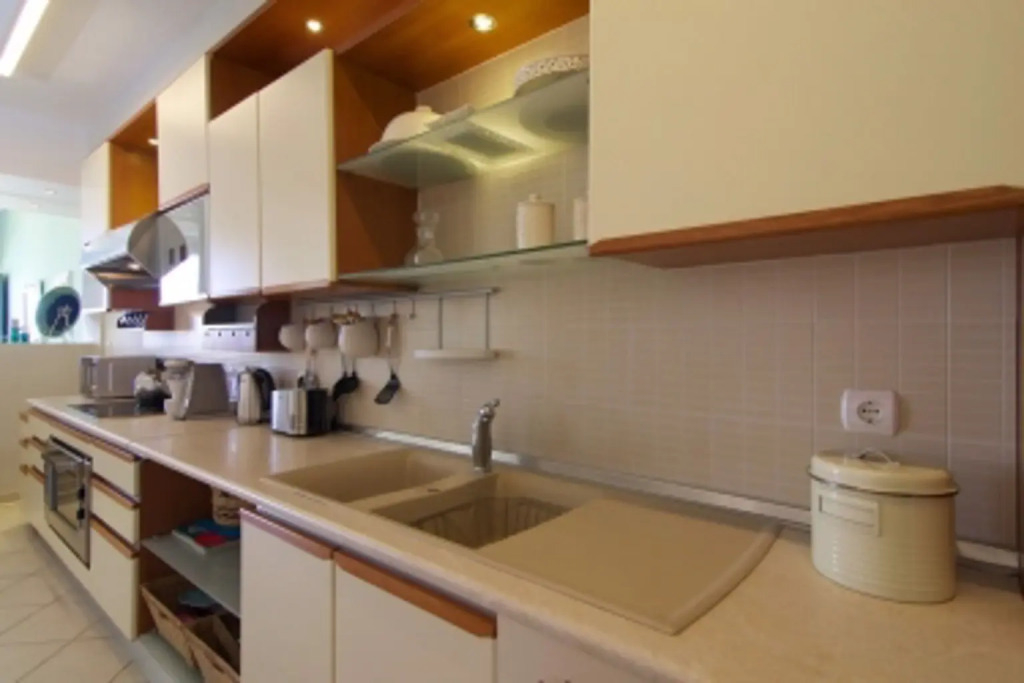 Beachfront Property Only 1 Klm To The City Center!