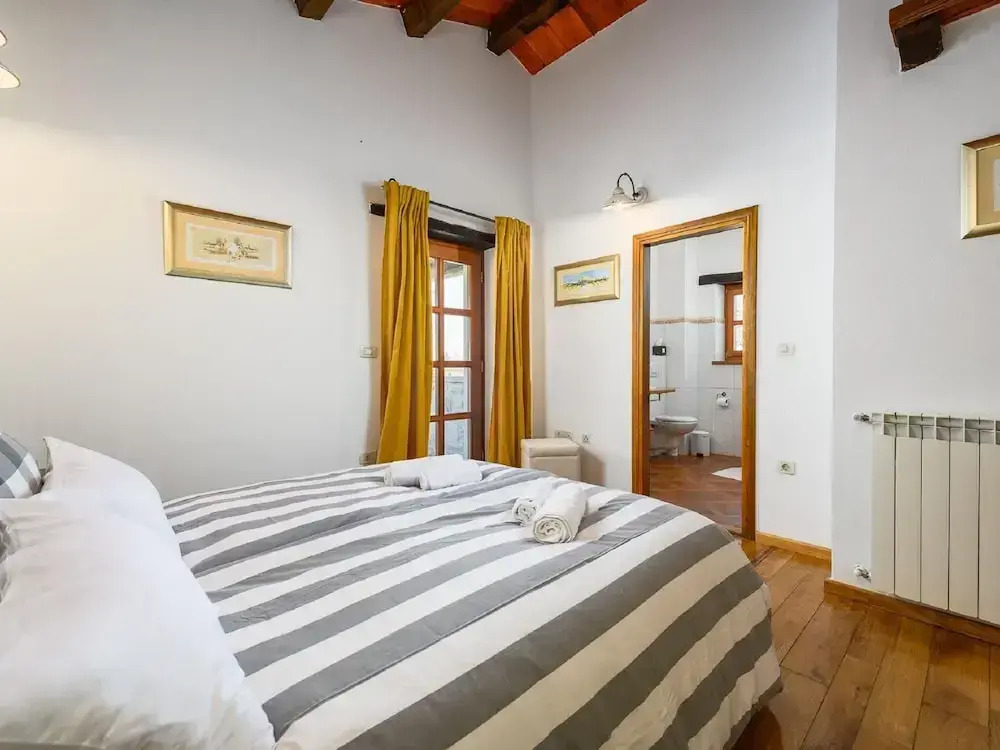 Beautiful Stone Villa in Tinjan With Swimming Pool