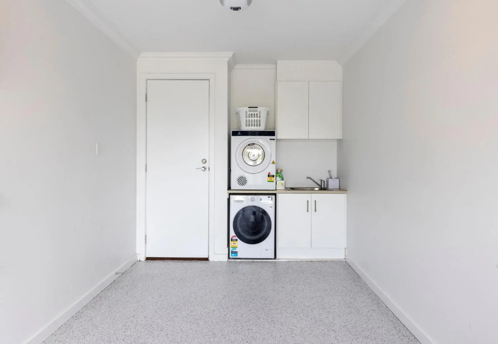 Cozy Getaway, King Bed with TV, NBN, Nespresso Coffee Machine