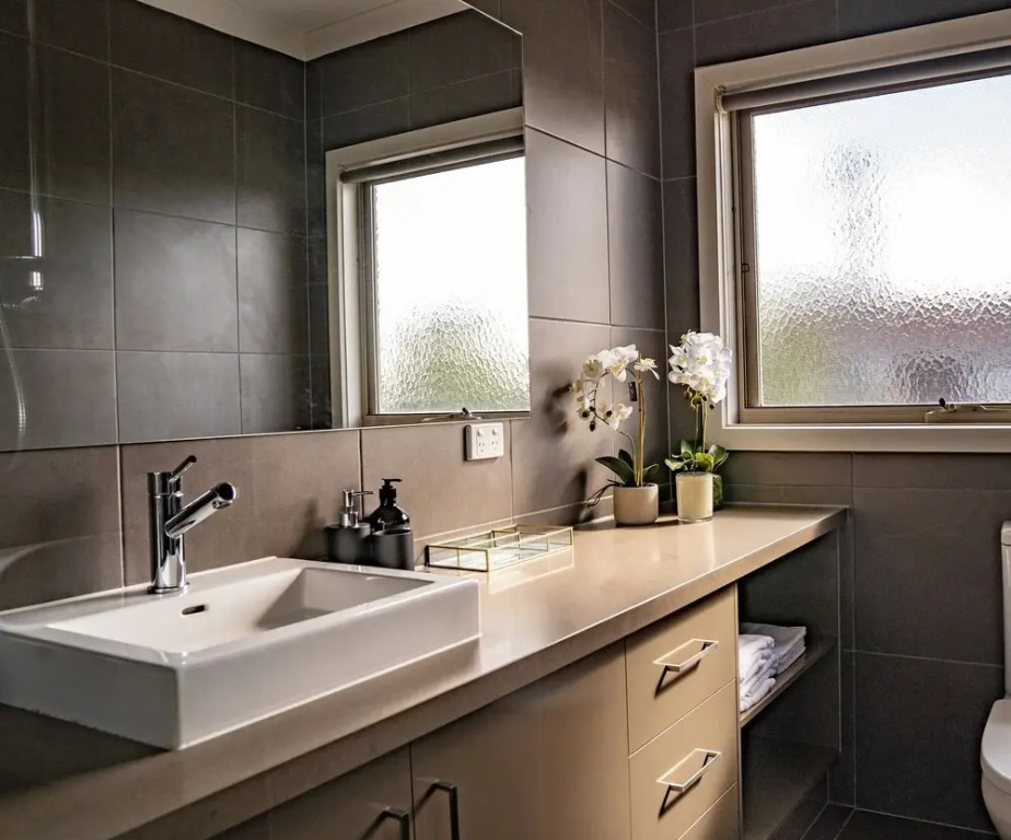 AUJOY 4 Bed  Townhouse Glen Waverley