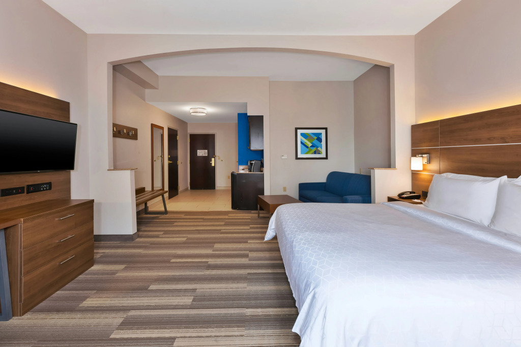 Holiday Inn Express Hotel & Suites Warminster-Horsham by IHG