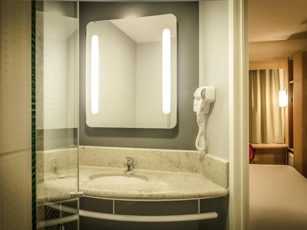 Ibis Porto Alegre Assis Brasil - Estacionamento Gratuito para hospedes