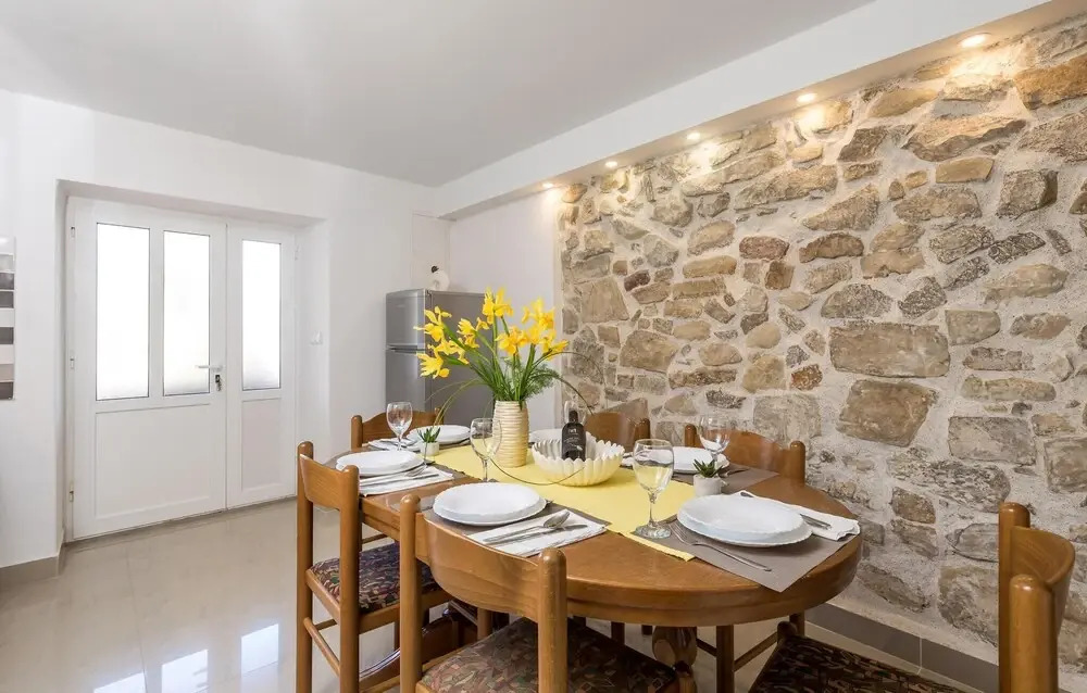 Stunning Home in Rab With Wifi and 3 Bedrooms