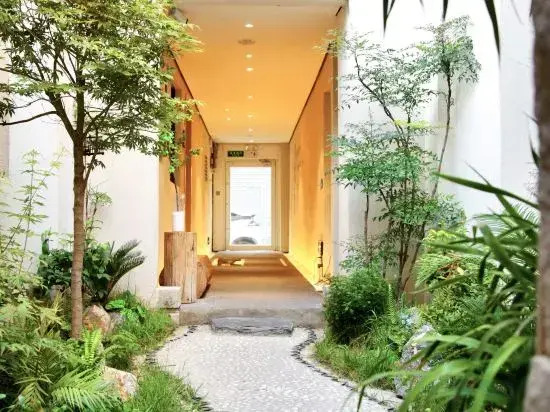 Luoyi Ancient City Flute House Homestay