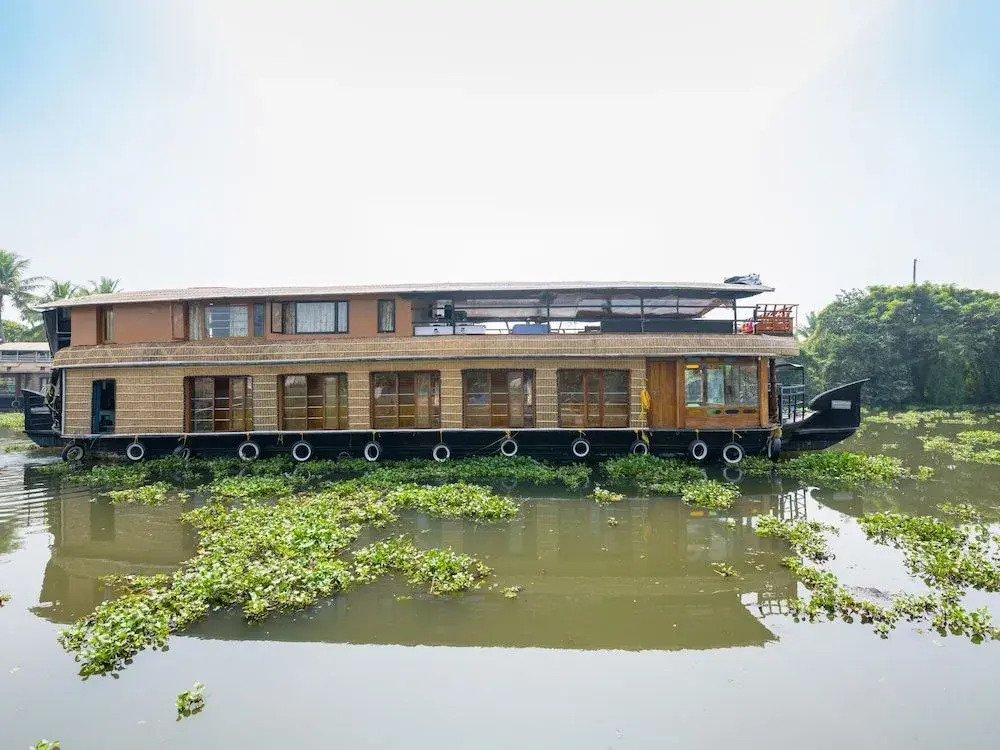 Oyo 24920 Indraprastha Royal Castle Sharing Houseboat
