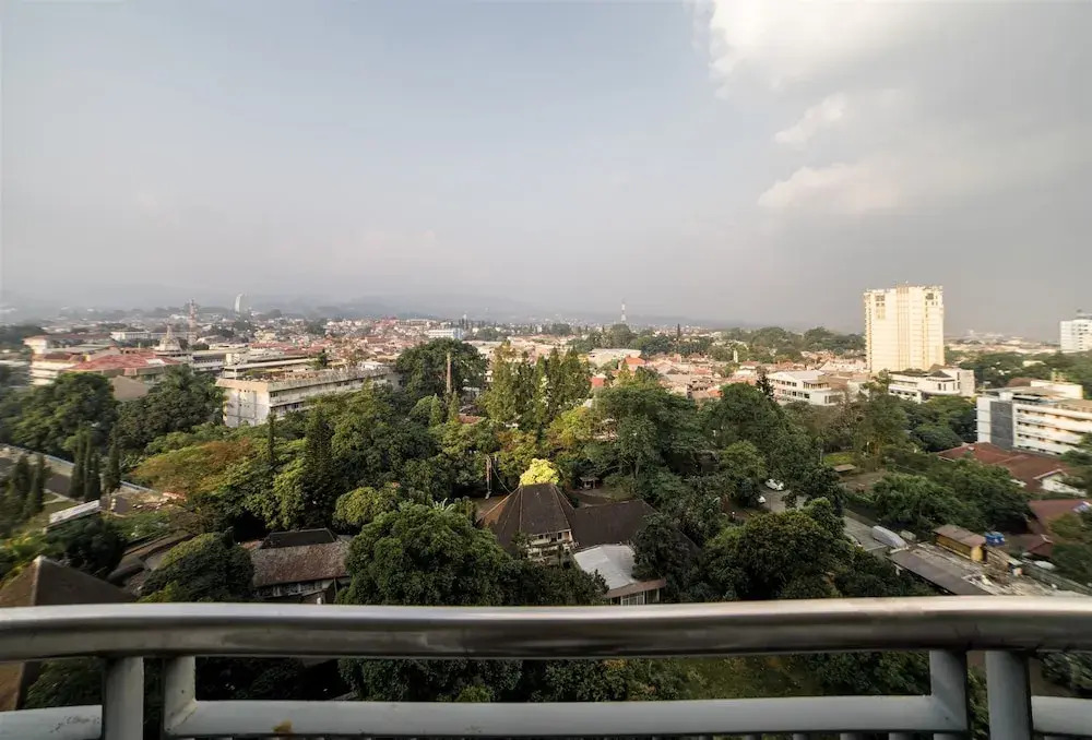 Mountain View Studio @ Dago Suites Apartment with Balcony