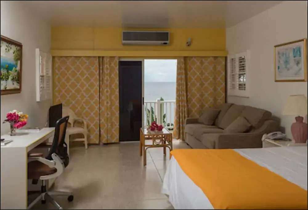 Bird Rock Beach Hotel