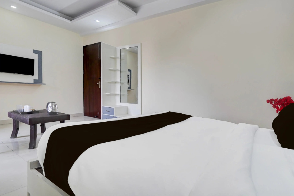 Super Collection O Sector 70 Noida
