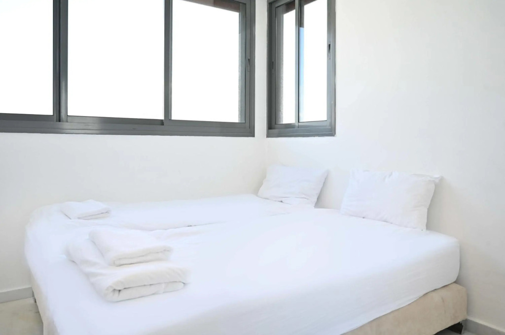 Beautiful 4BR Penthouse in Sheinkin street by HolyGuest