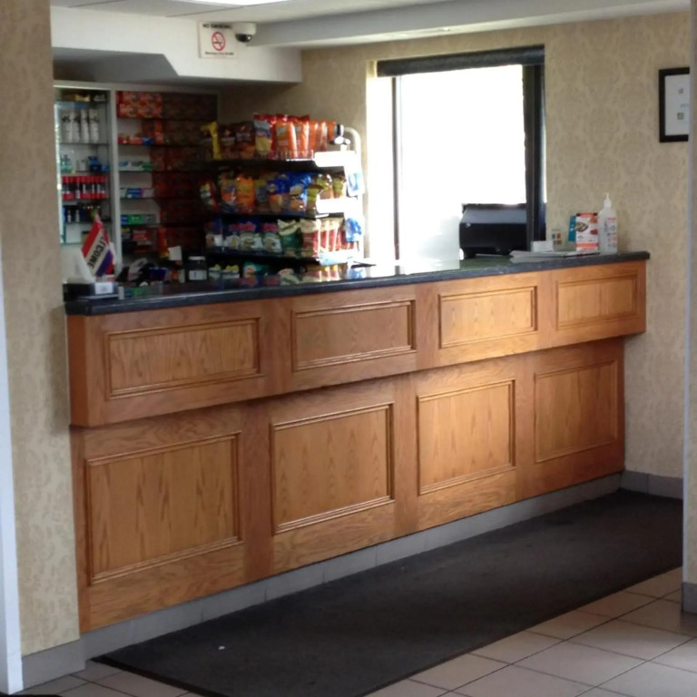 Mississauga Gate Inn
