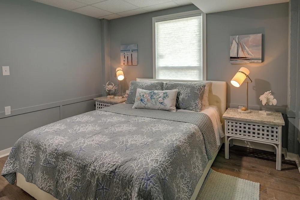 Below Deck Beach House: Walk to the Ocean