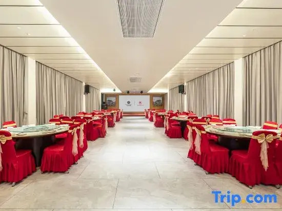 Jifeng International Hotel (Wanning High Speed Railway Station)