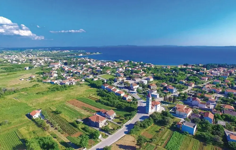 Stunning Apartment in Privlaka With 3 Bedrooms, Wifi and Outdoor Swimming Pool