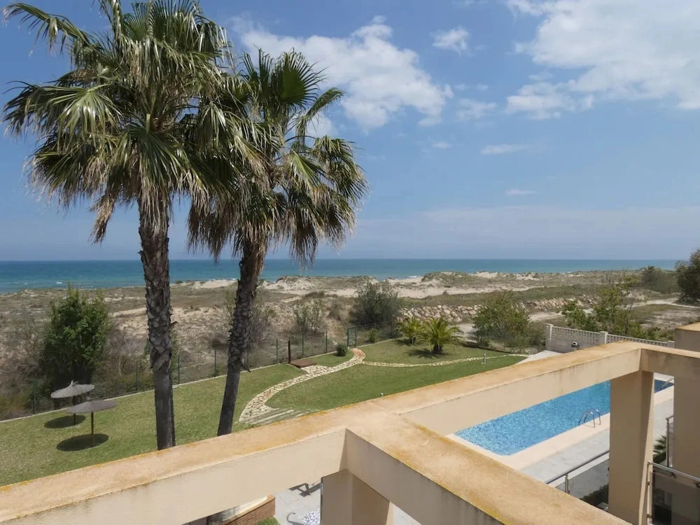 Dup3291 in Oliva With 3 Bedrooms and 2 Bathrooms