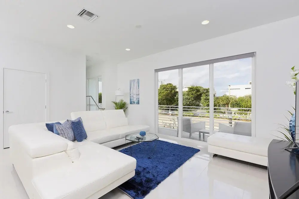 1387 N Ocean Townhouse - 4 Br townhouse by RedAwning