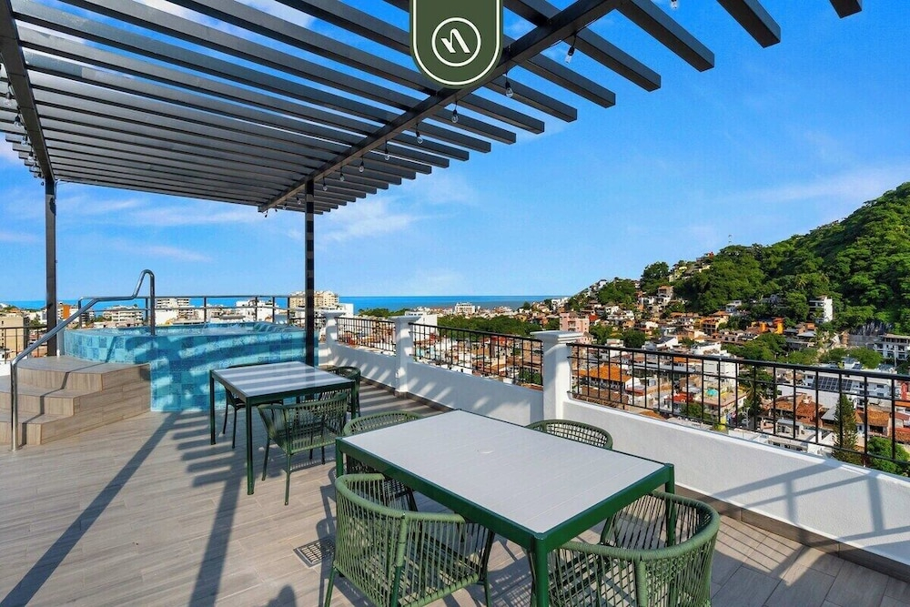 New 1 BR Condo - Rooftop Pool - Oceanview