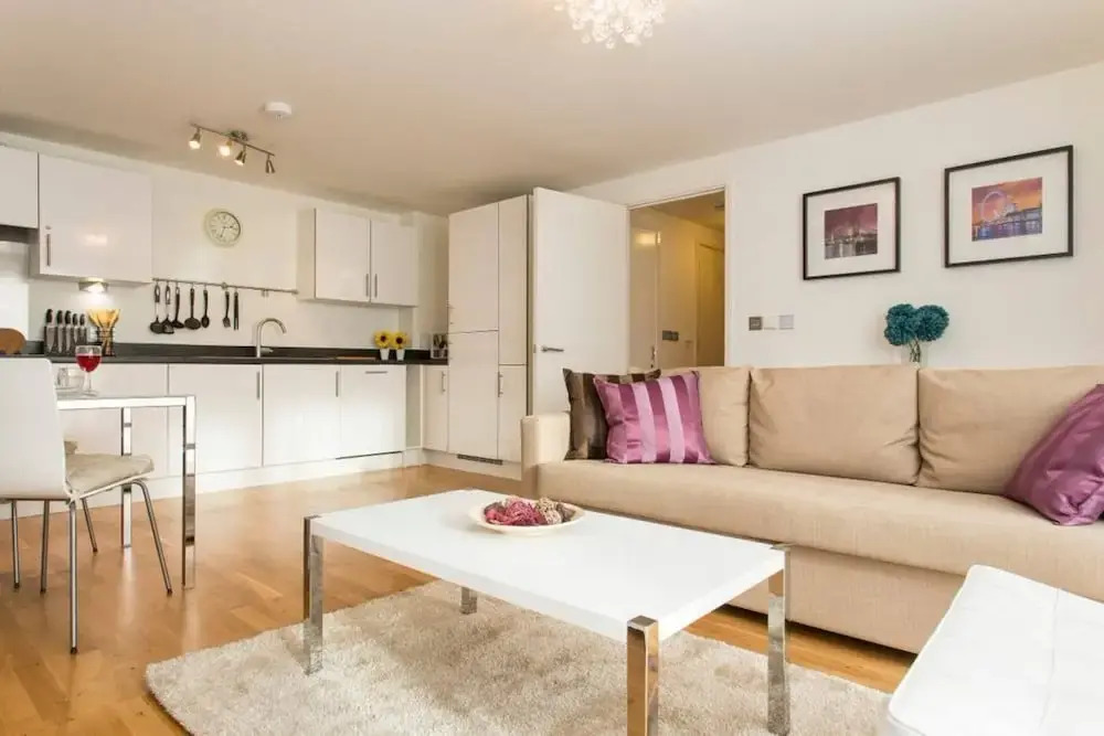 Luxury 1 Bed Apartment With Balcony In Greenwich