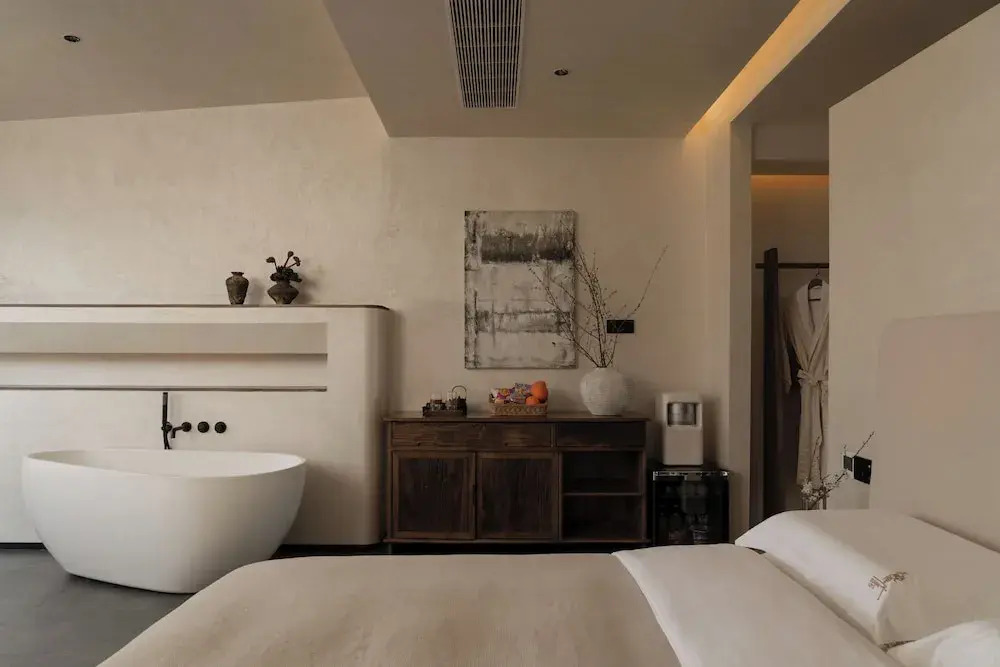 Floating Life Boundless Wild Resort