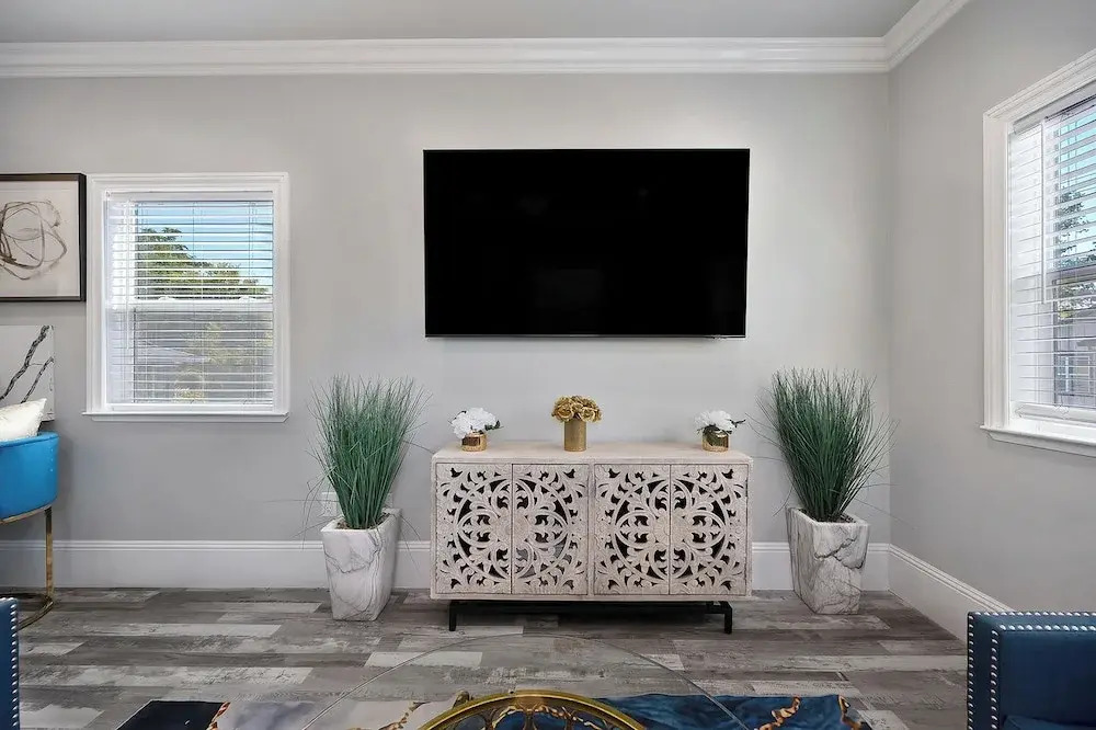 Walk to UC Davis Medical Center! Duplex w/ Patio