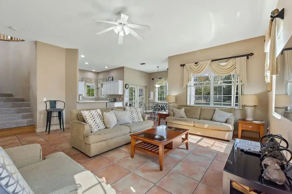 6 Bedroom Premium Home With Pool, Spa and Games Room #800